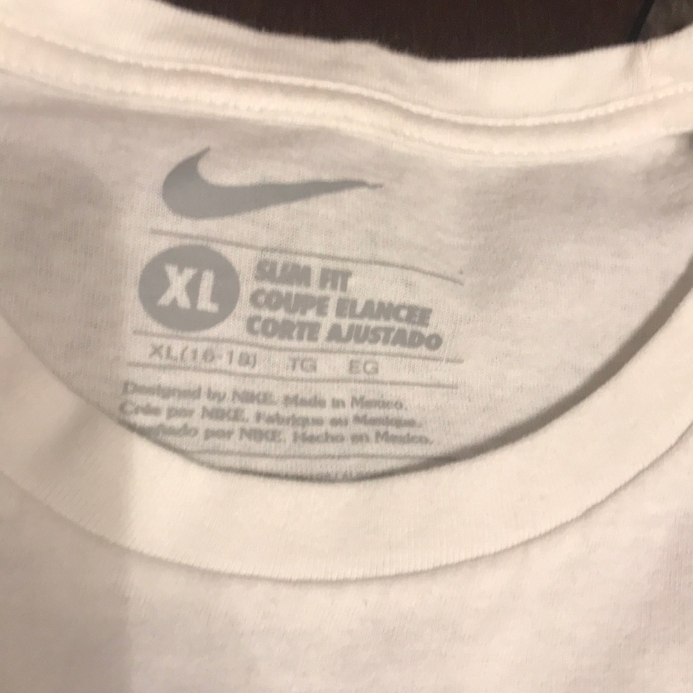 Nike XL Slim Fit Tee - Picture 3 of 5
